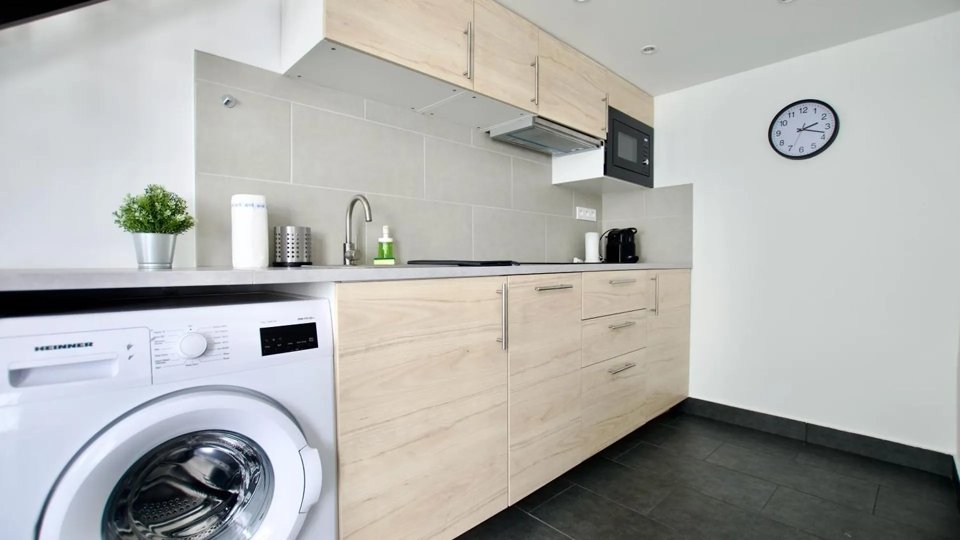Studio Apartments By Hi5- Cozy Studio Budapest 0*,