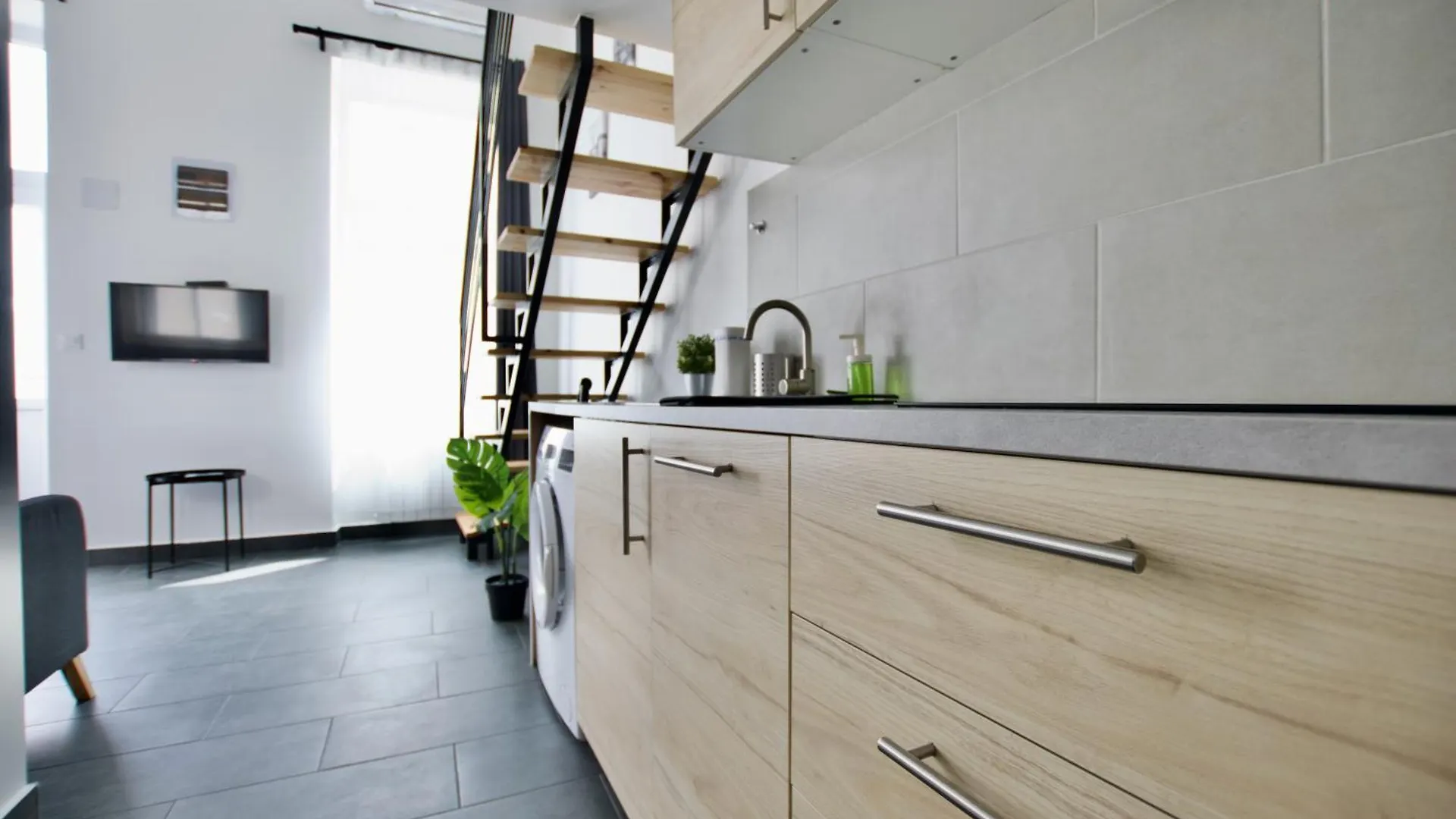 Studio Apartments By Hi5- Cozy Studio Budapest