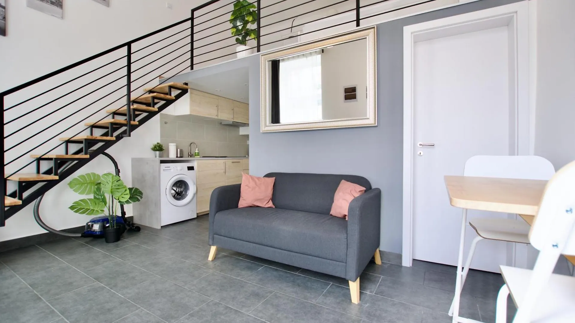 Studio Apartments By Hi5- Cozy Studio Budapest 0*,  Hungary
